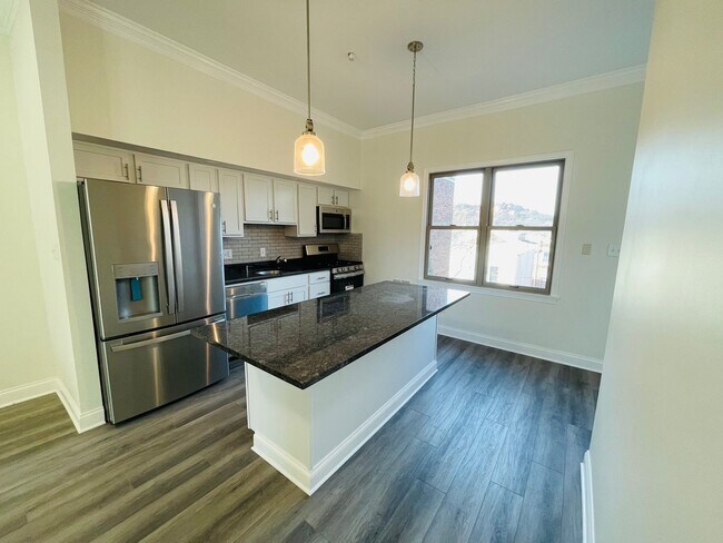 Building Photo - 2 bedroom in Lawrenceville with Deck and Parking Spot!