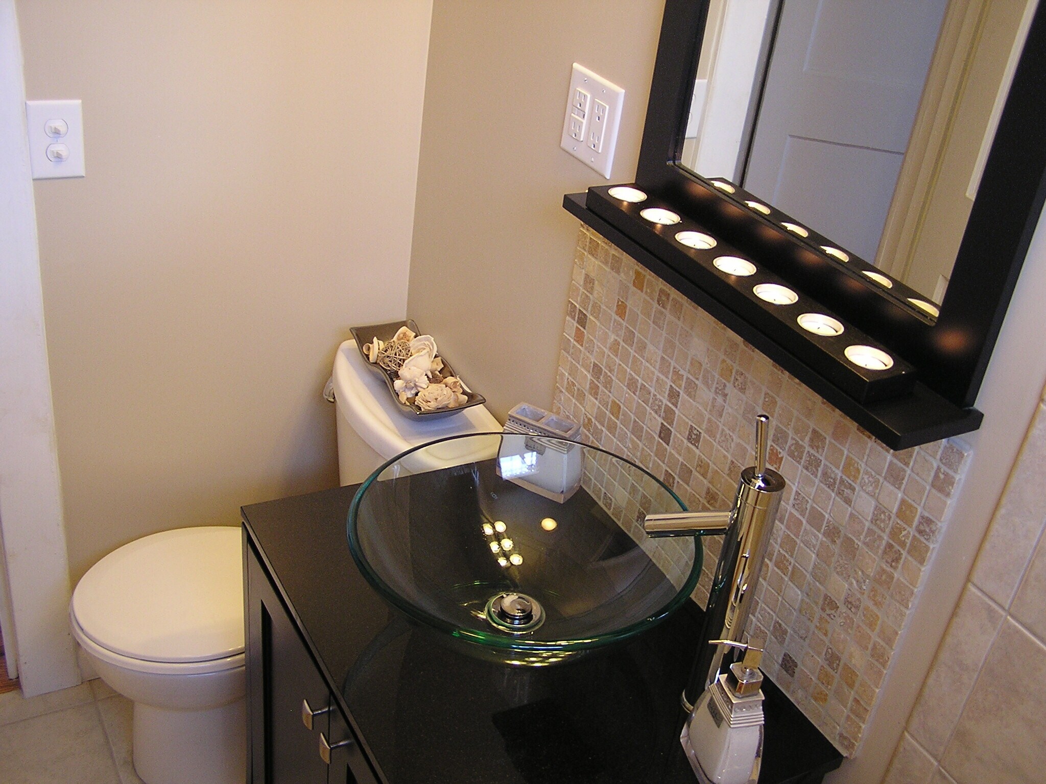 Building Photo - 425 Roosevelt Ave