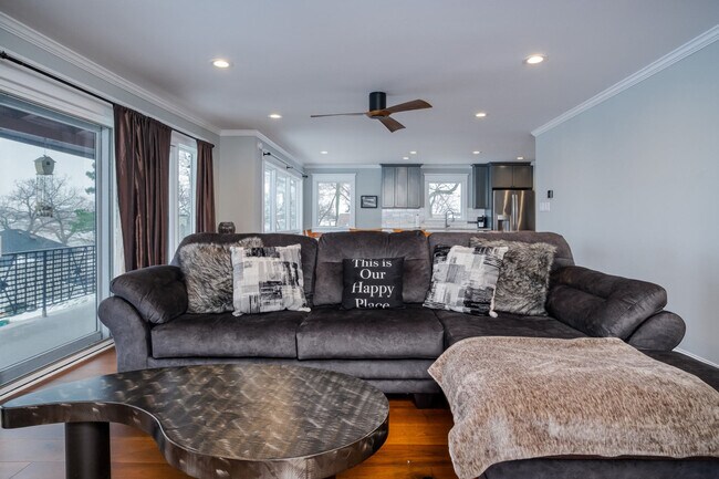 Building Photo - 10 N Pistakee Lake Rd