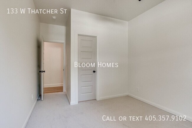 Building Photo - 133 W Thatcher St