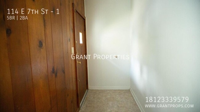 Building Photo - 114 E 7th St