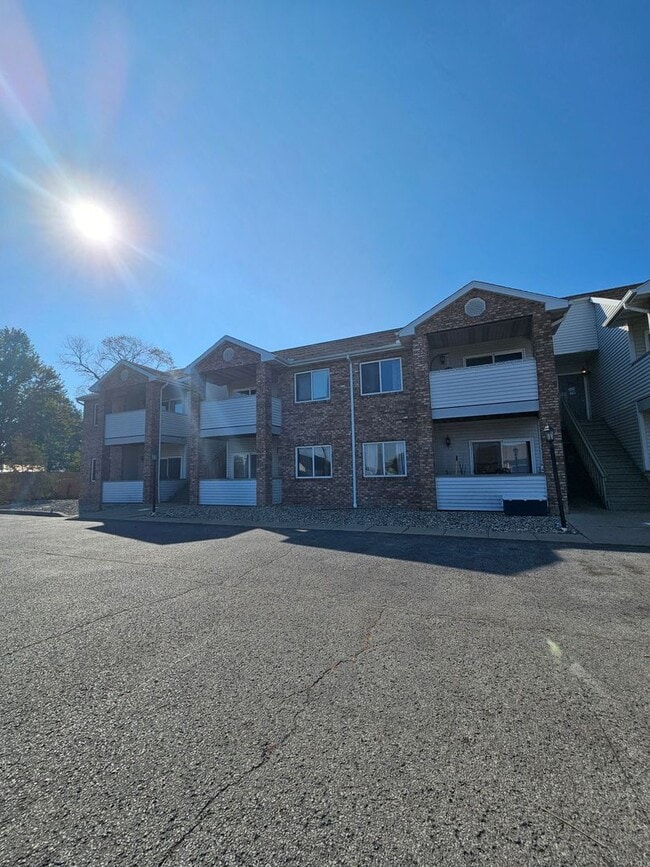 Building Photo - Two Bedroom Apartment in Paulding