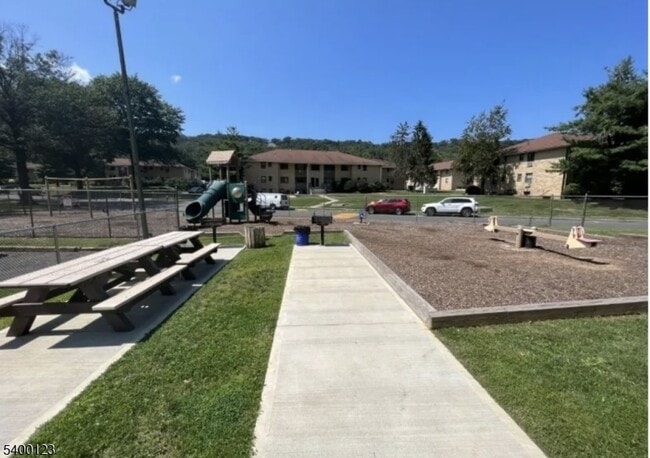 Building Photo - 401 US-22