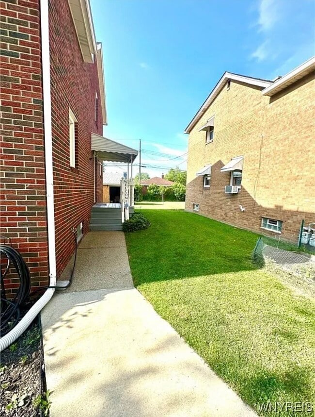 Building Photo - 93 Century Dr