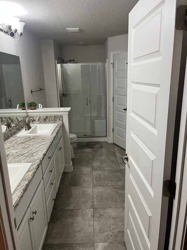 Building Photo - "Spacious 4-Bedroom Home in Mulberry's Heritage Park - 2 Full Baths & 2,211 Sq. Ft. of Comfort!"