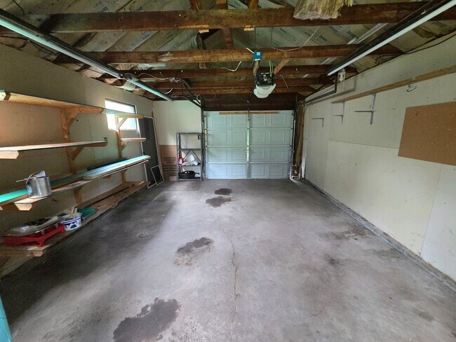 Building Photo - 1022 Spring Lake Rd