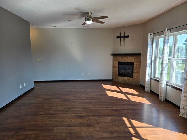 Building Photo - 901 Coffie Farm Rd