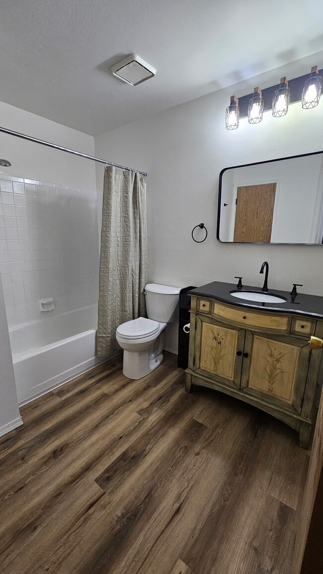 Building Photo - 3330 Queen Anne Way