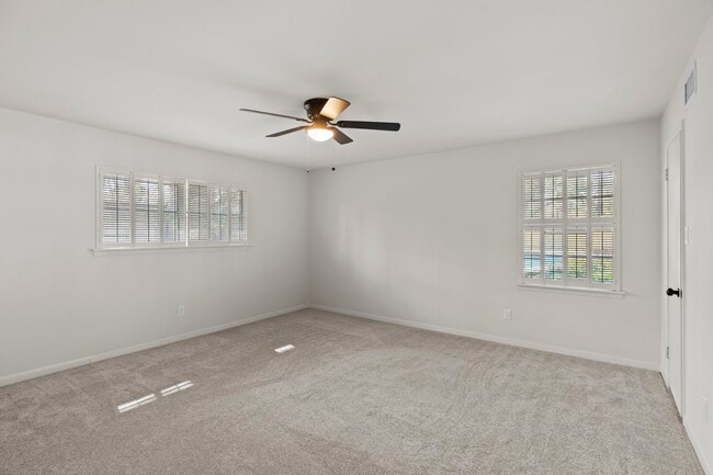 Building Photo - 365 Piney Point Rd