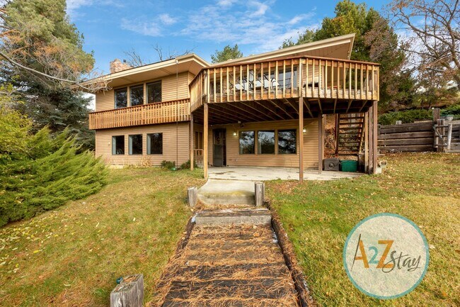 Primary Photo - Executive Rental in North End Foothills