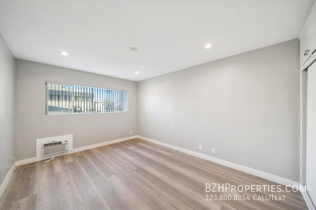 Building Photo - 326 Serrano Ave