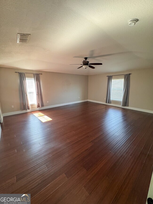 Building Photo - 219 Pine Bluff Dr