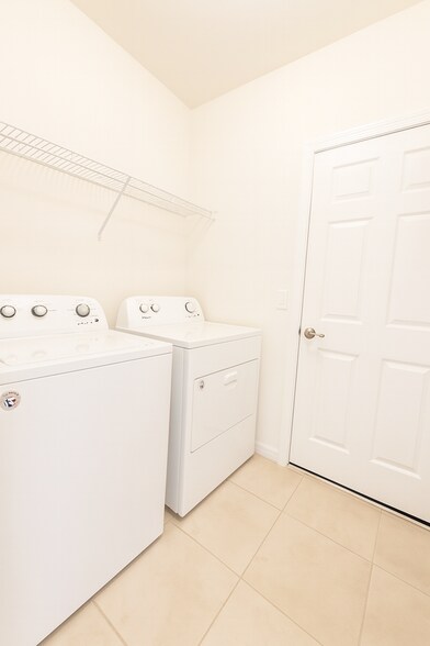 Building Photo - 211 NE 20th St