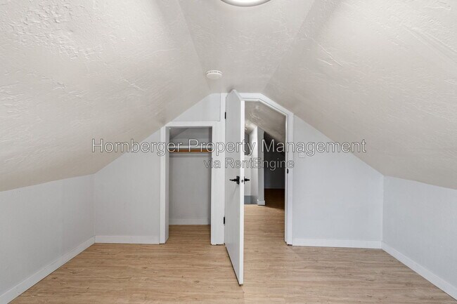 Building Photo - 1327 E Walton Ave