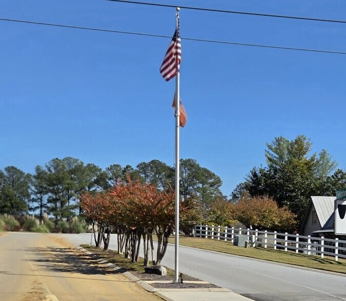 Building Photo - 324 Avenue of the Oaks
