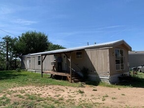 Building Photo - 4005 Hilltop Dr