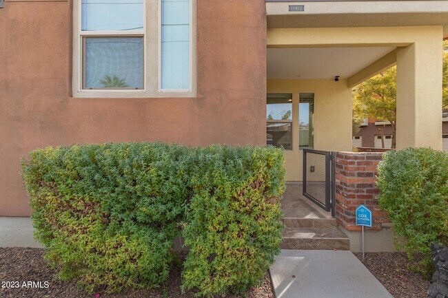 Building Photo - 4816 N Woodmere Fairway Unit 1010