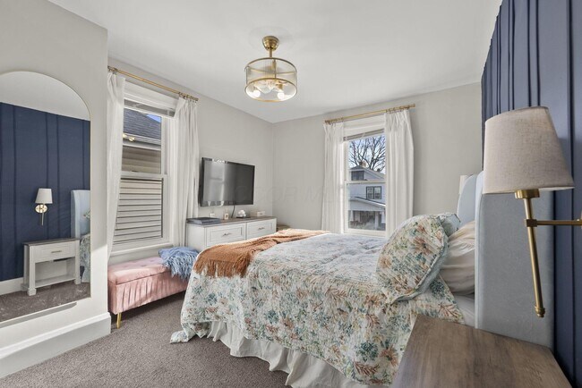 Building Photo - 664 Siebert St