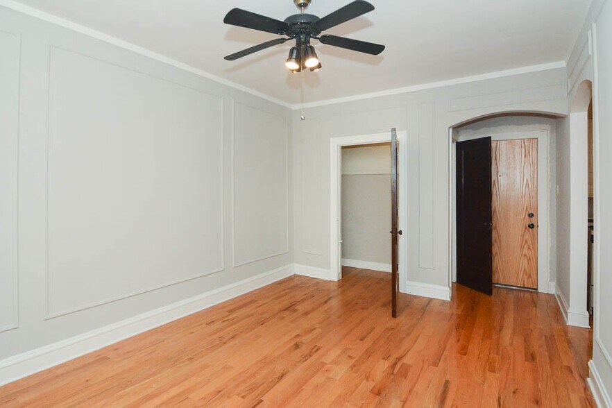 Building Photo - 4856 N Damen Ave