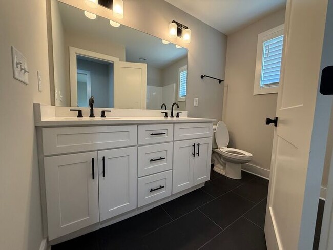 Building Photo - Lovely New Home in Old Hickory - Fenced in...