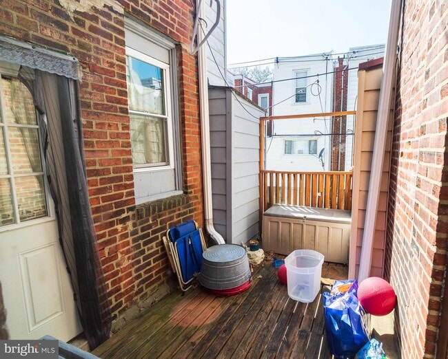 Building Photo - 862 N Beechwood St