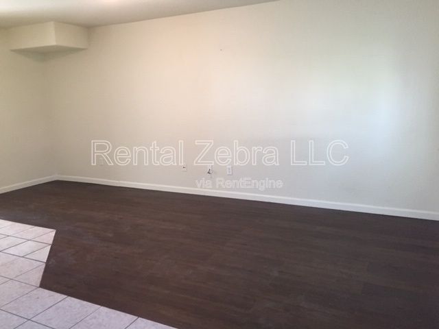 Building Photo - 936 W 13th St