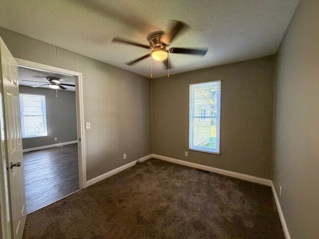 Building Photo - Charming Remodeled 2-Bedroom Home