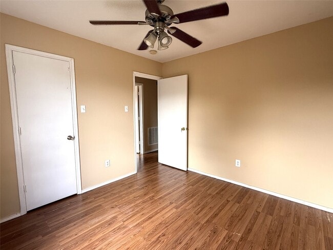 Building Photo - 9023 Kalewood Dr