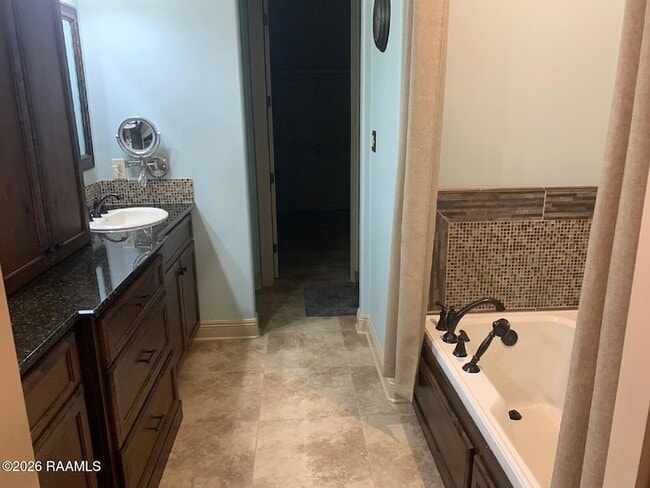 Building Photo - 330 Dunvegan Ct