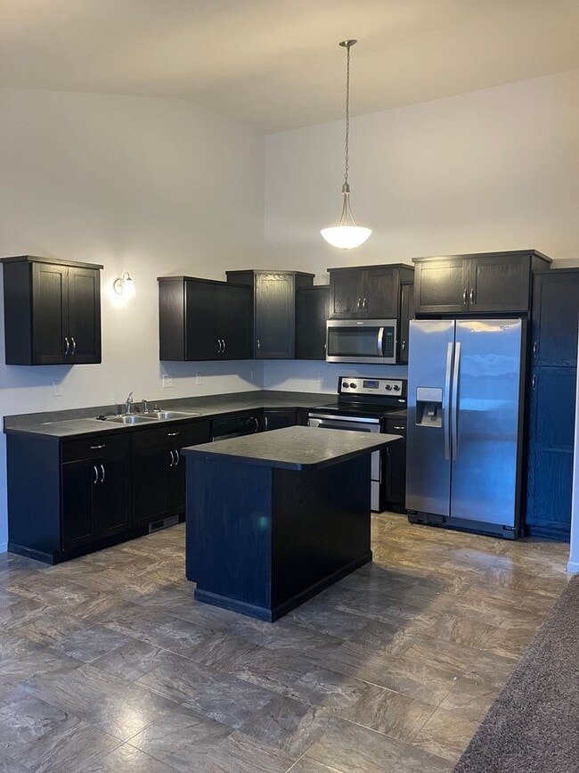 Building Photo - 3 Bed 3 Bath Twin Home