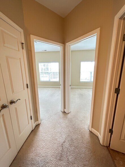Building Photo - 105 Havelock Ct