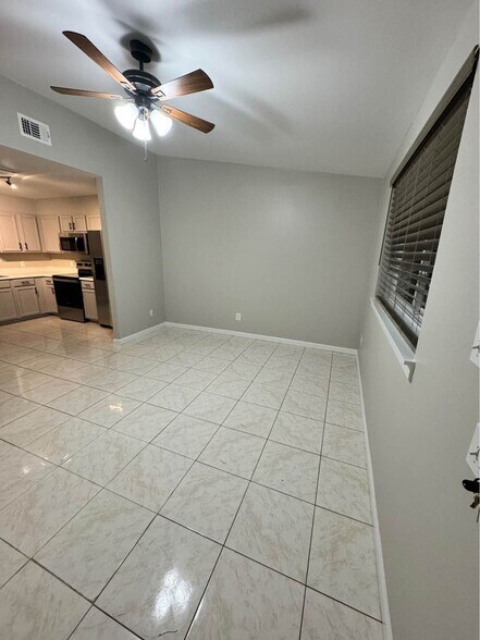 Building Photo - 5204 Beach Dr