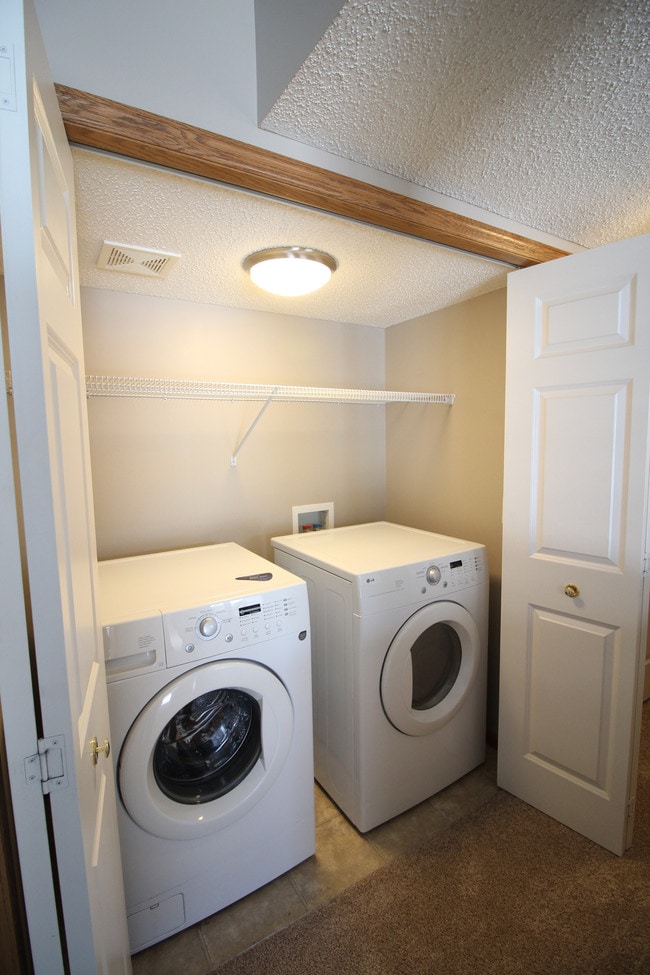 Building Photo - 10515 Pond Curve