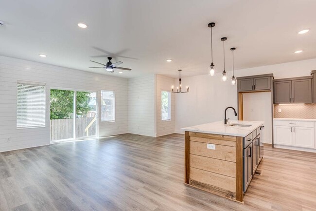 Building Photo - 8441 W 37th Ct N