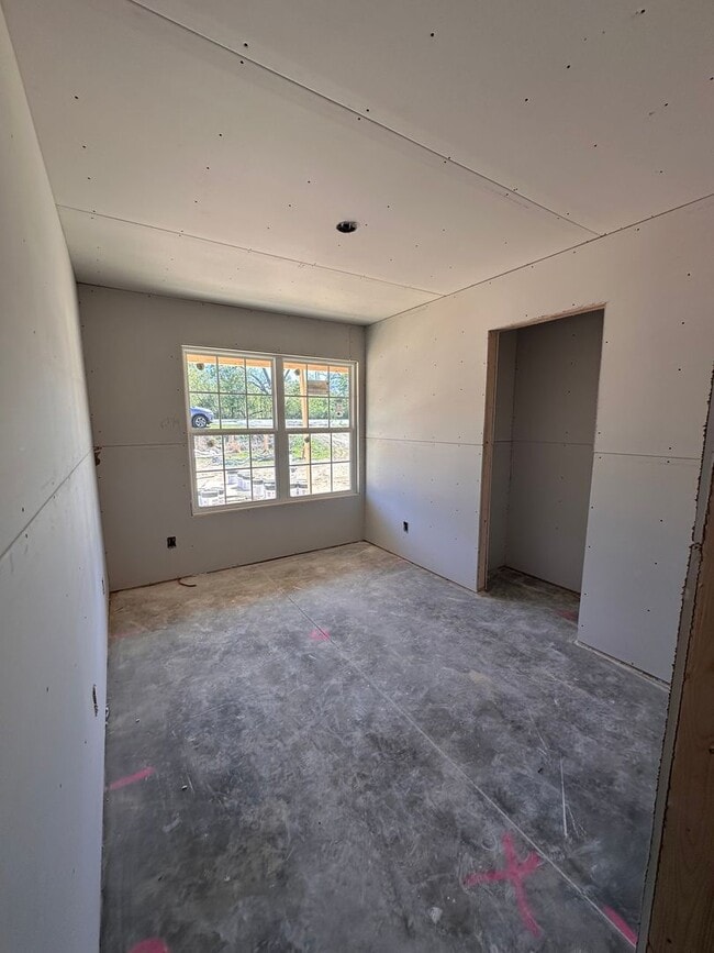 Building Photo - 4 Bed 3 Bath Brick Home