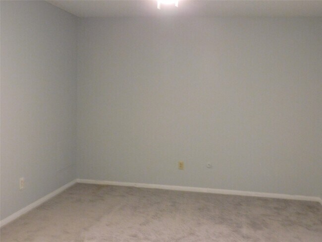 Building Photo - 414 1st St