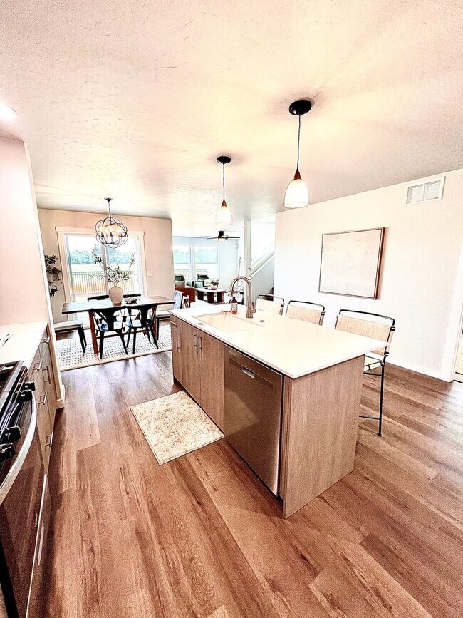 Building Photo - BRAND NEW HOME! 4 Bed/2.5 Bath plus Office and Flex Space Upstairs