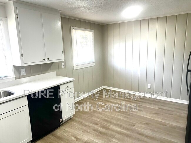 Building Photo - 504A Moore Dr