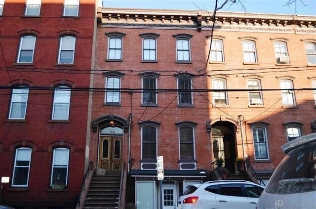 Building Photo - 204 Warren St