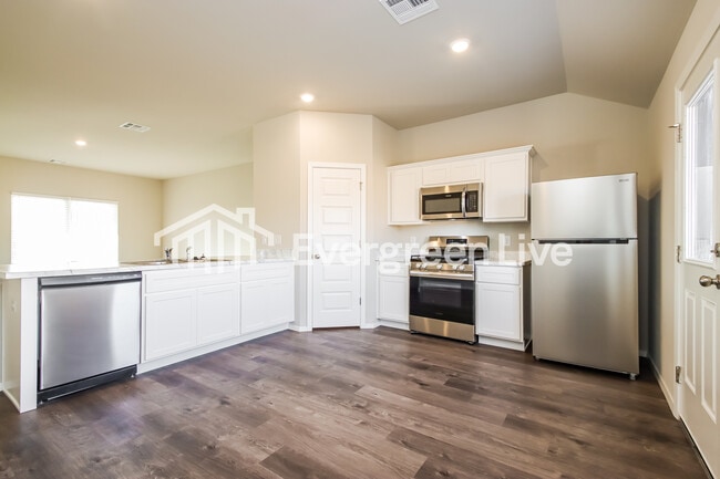 Building Photo - 8615 E 164th Ct S