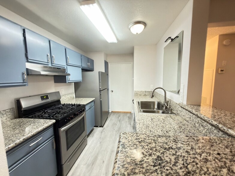 Building Photo - 2200 S Fort Apache