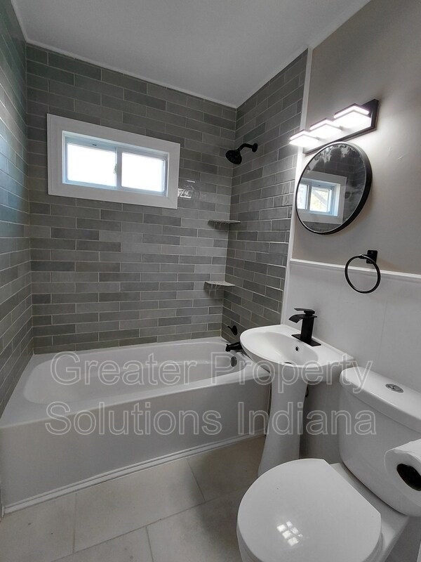 Building Photo - 506 Parkside Ave