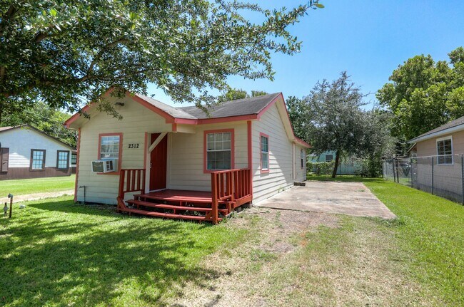 Building Photo - 2312 Carolina Ave