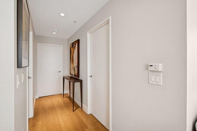 Building Photo - 77 Hudson St