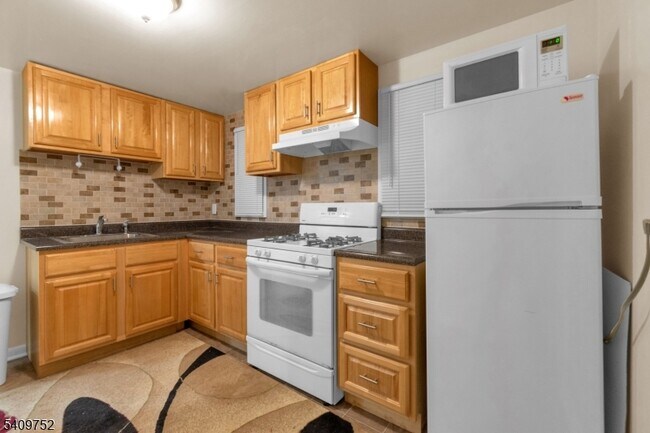 Building Photo - 2604 Parkway Ave