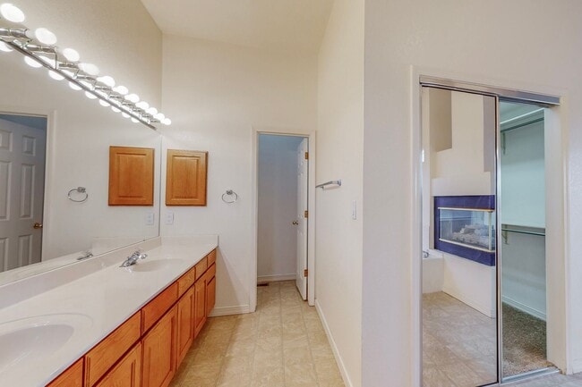 Building Photo - 2 story 4 bedroom