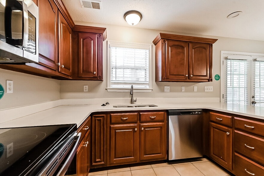Building Photo - 184 Pebble Creek Cove E