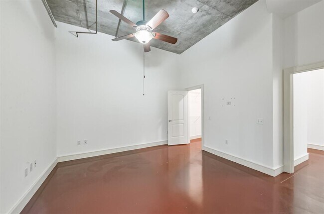 Building Photo - 1616 Fountain View Dr