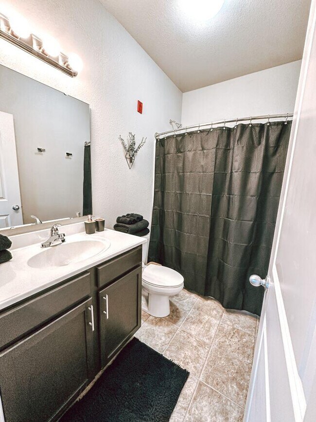 Building Photo - 525 S Patterson Dr