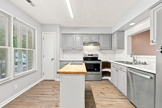 Building Photo - 839 Dalewood Dr